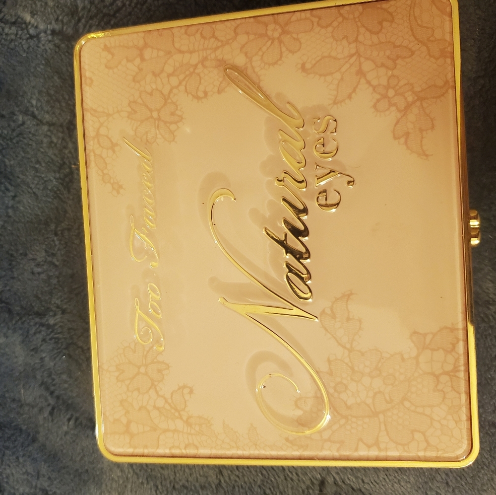 Too faced natural eyes